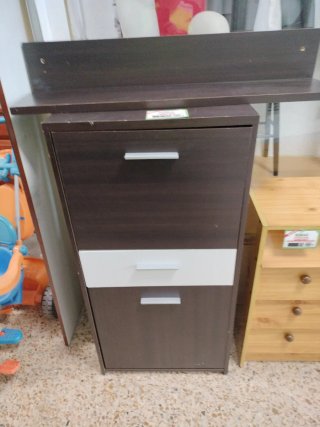 Mueble de madera con cajones