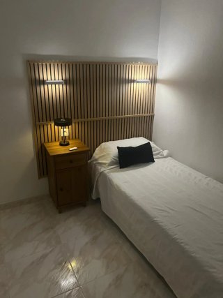 Habitación individual para chica, unipersonal.