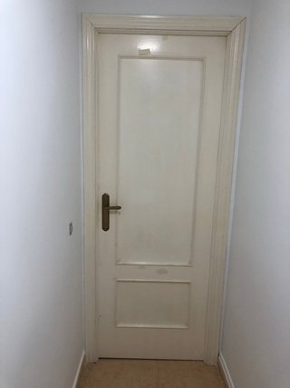 Puerta de madera con y sin cristal y de calle