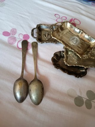 Juego de 2 cucharas y 4 bandejas vintage