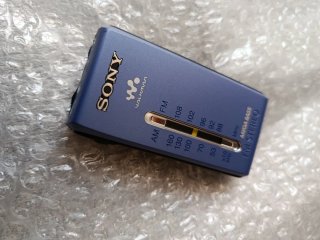 Walkman Sony FM Stereo Mega Bass Azul