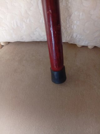 Bastón de madera tallado