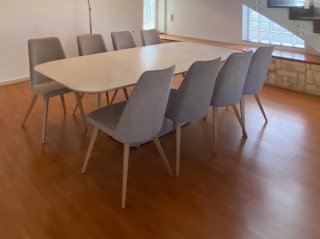 Mesa de comedor moderna
