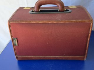 Elegante Beauty Case Rigido Vintage Carraro