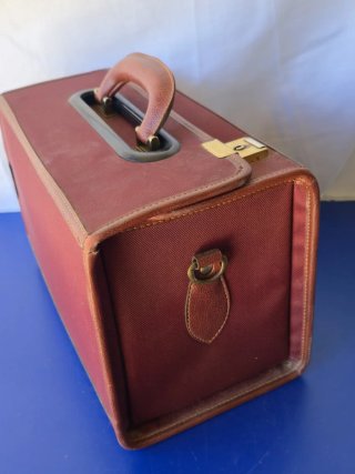 Elegante Beauty Case Rigido Vintage Carraro