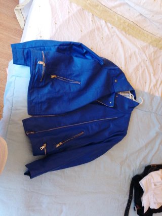 Chaqueta de cuero Roja y azul, otra chaqueta,