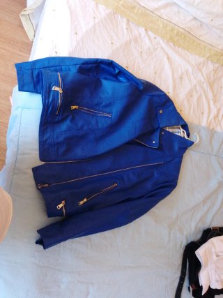 Chaqueta de cuero Roja y azul, otra chaqueta,