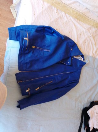 Chaqueta de cuero Roja y azul, otra chaqueta,