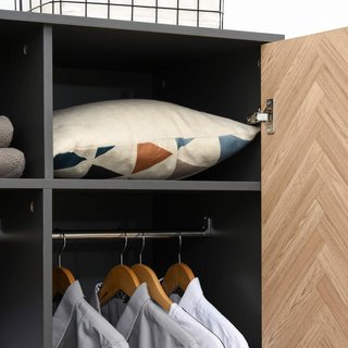 Armario de 2 Puertas con Patas de Madera, 4 Compartimentos, 2 Cajones y Perchero para Dormitorio en Madera de Aglomerado, Gris Oscuro, 90X50X190Cm