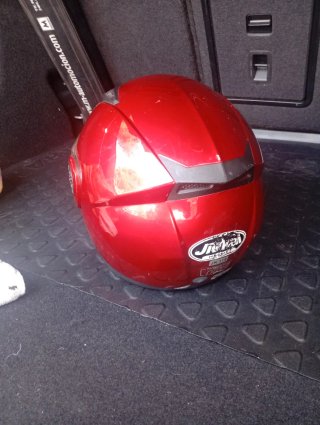 Casco de moto rojo