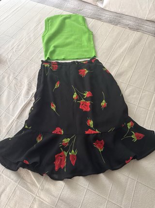 Conjunto Falda y Top Flores Rojas