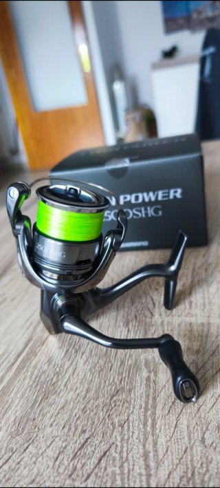 Carrete Shimano Twin Power FE 2500 SHG