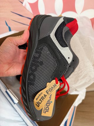 Botas de seguridad Anibal negras y rojas