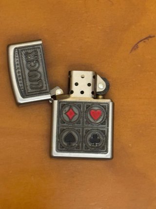 Zippo Luck diseño cartas póker