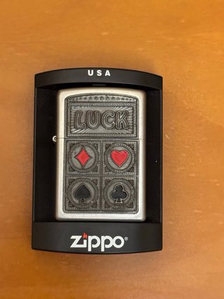Zippo Luck diseño cartas póker