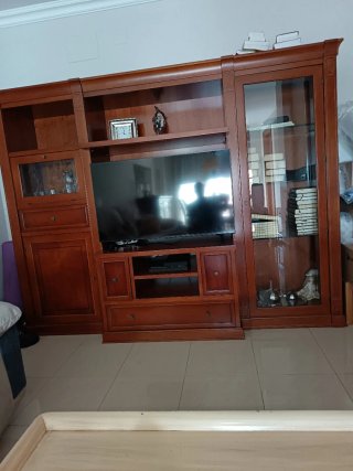 Mueble de comedor con vitrina y estantes de crista