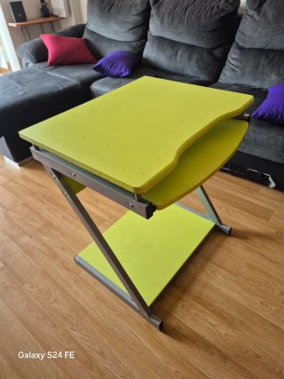 Mesa de estudio/ordenador verde