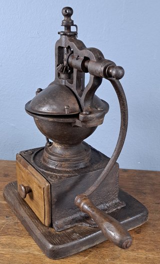 Antiguo molinillo de café, finales del siglo XIX