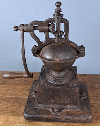 Antiguo molinillo de café, finales del siglo XIX