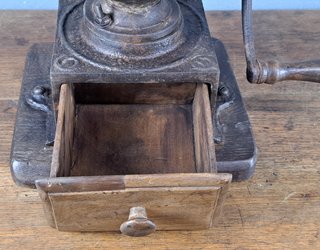 Antiguo molinillo de café, finales del siglo XIX