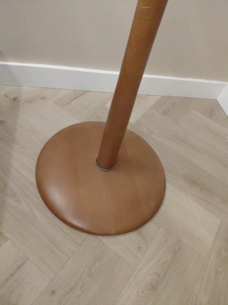 Perchero de madera y metal