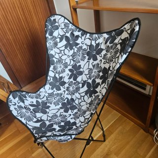Silla plegable en muy buen uso. Ocupa espacio.