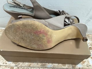 Zapatos Menbur Talla 39 Beige/Oro