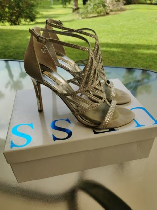 Zapatos de tacón Guess talla 40