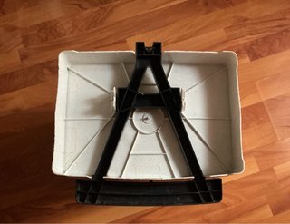 Cubo con pedal. 42cm x 33cm x 28cm.