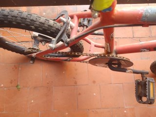 Bicicleta infantil roja BMX