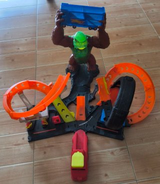 Pista Hot Wheels Gorila con Camión