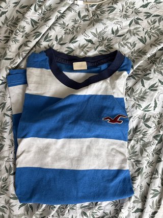 Camiseta Hollister Rayas Azul y Blanca