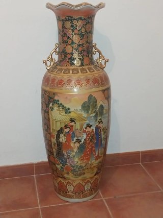 Jarrón de porcelana grande decorado
