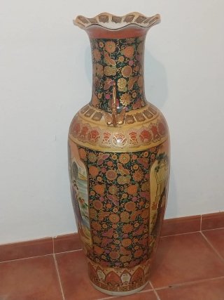 Jarrón de porcelana grande decorado