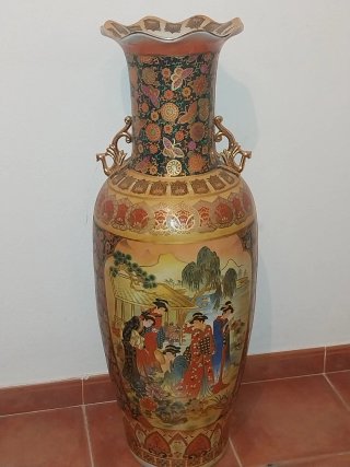 Jarrón de porcelana grande decorado