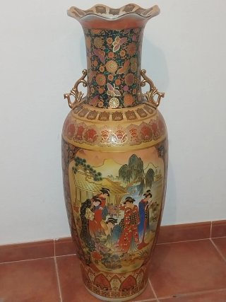 Jarrón de porcelana grande decorado