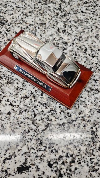 Maqueta Alfa Romeo 6C 2500 SS Plata