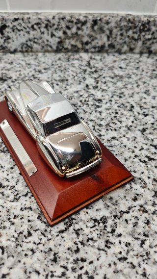 Maqueta Alfa Romeo 6C 2500 SS Plata