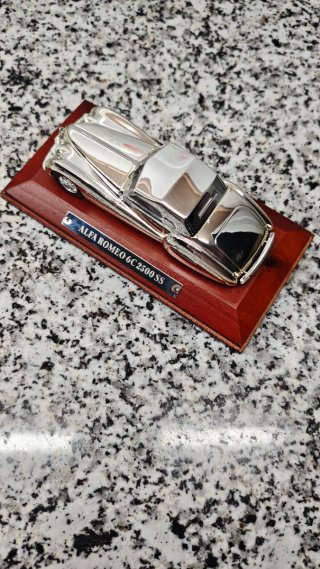 Maqueta Alfa Romeo 6C 2500 SS Plata