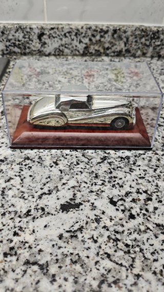 Maqueta Alfa Romeo 6C 2500 SS Plata