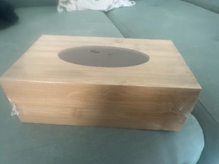 Caja de pañuelos de madera