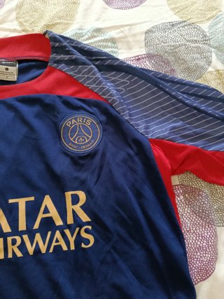 Conjunto deportivo PSG azul y rojo