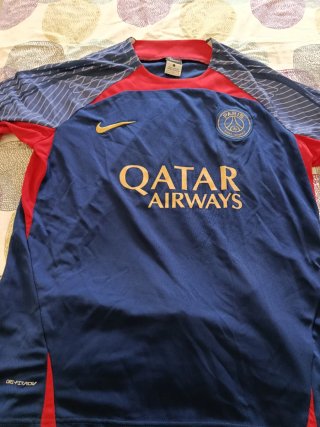 Conjunto deportivo PSG azul y rojo