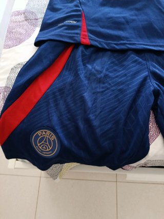 Conjunto deportivo PSG azul y rojo