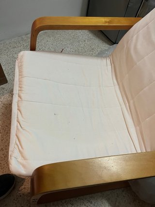 Sillón de tela y madera