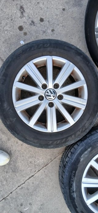 Llantas 15 Volkswagen con neumáticos