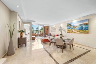 Ático en alquiler en Nueva Andalucía centro en Marbella