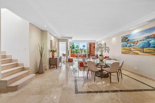 Ático en alquiler en Nueva Andalucía centro en Marbella