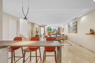 Ático en alquiler en Nueva Andalucía centro en Marbella