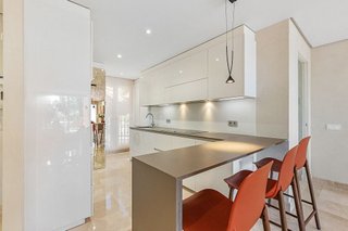 Ático en alquiler en Nueva Andalucía centro en Marbella